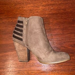 Camel booties